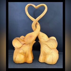 2 Piece Loving Elephant Figurines Animal Sculpture Set, Heart Decor Brown Lucky